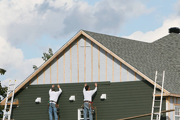 Professional Siding Contractor technician working in Smithfield, OH